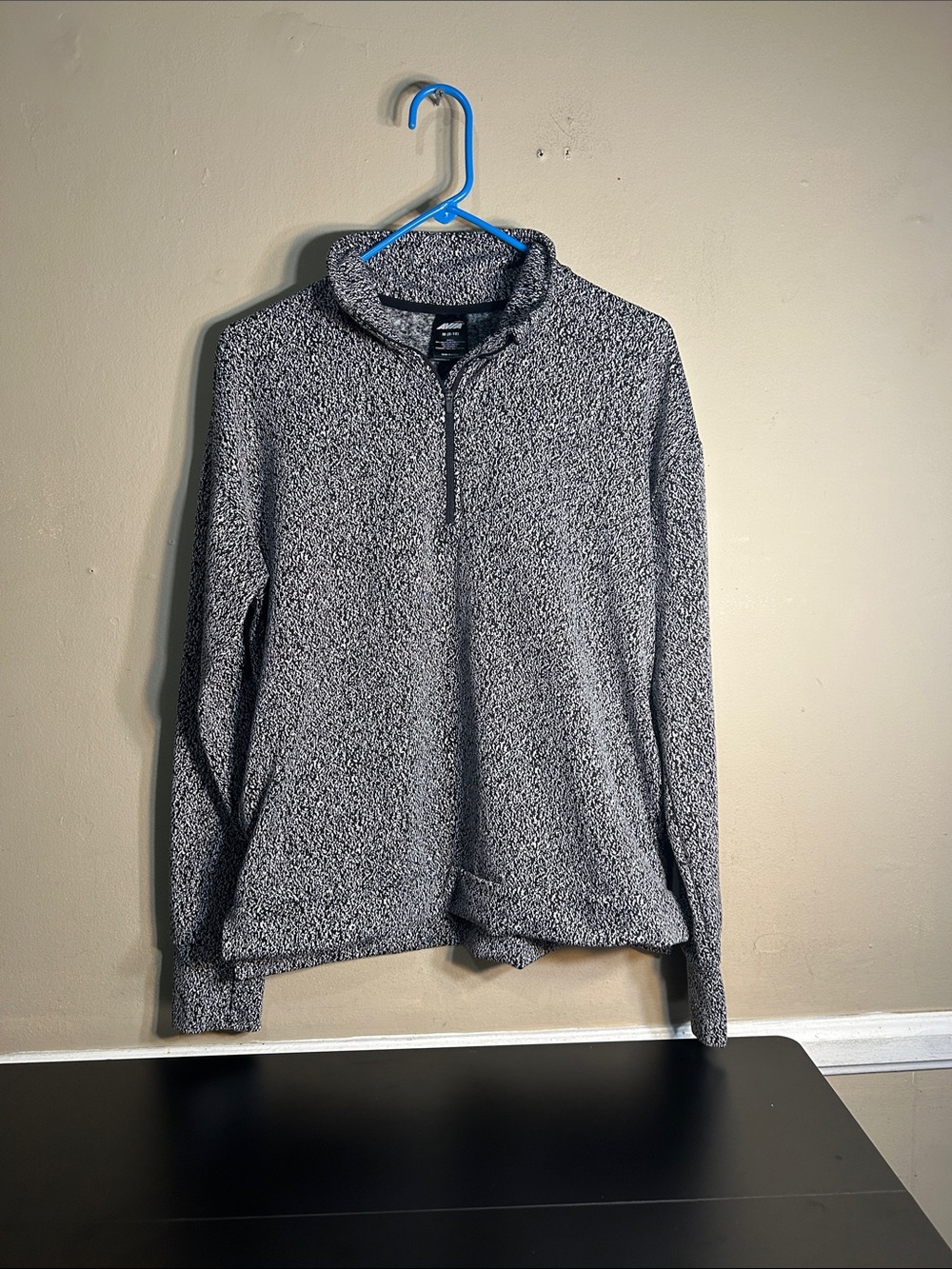 AVIA Women’s Black Soot/Vivid White Brushed  QTR ZIP PULLOVER Size Medium 8-10